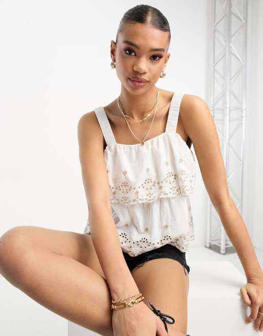 River Island – Cropped-Camisole mit Lochstickerei in Weiß