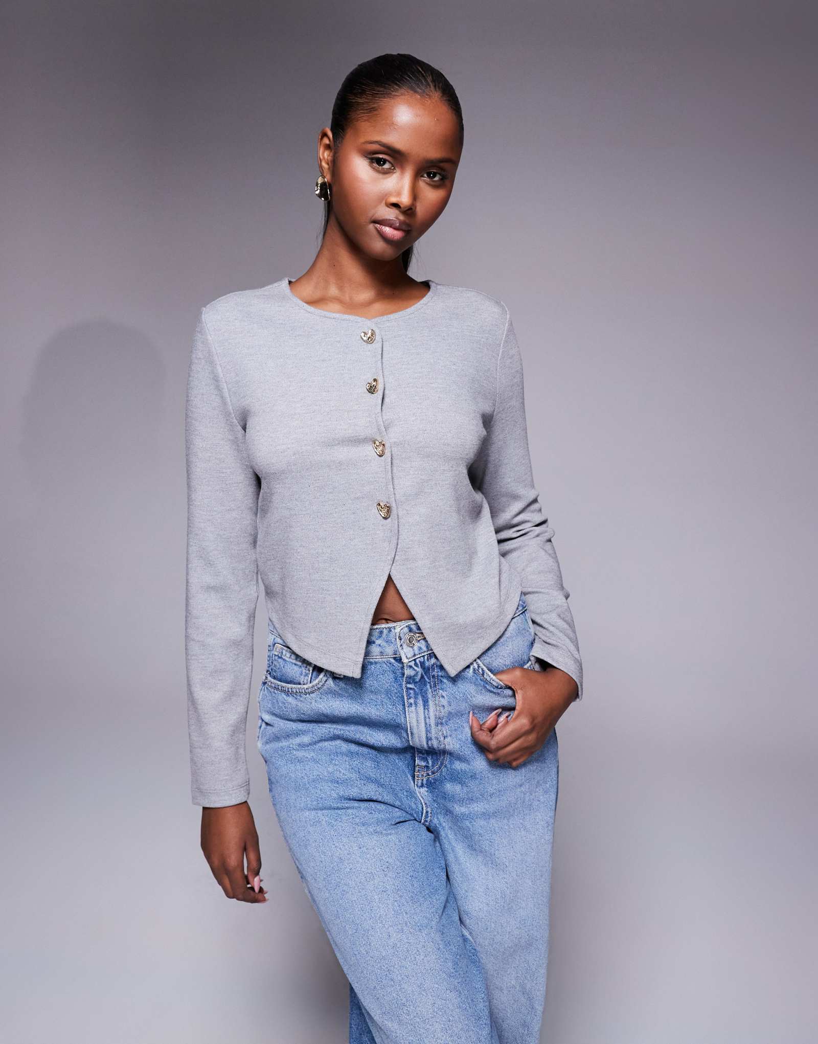 Укороченный кардиган River Island с пуговицами в виде сердечек серого цвета