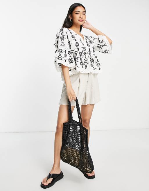 River Island - Cropped gesmokte top met broderie en borduursels in wit, 4 van 4