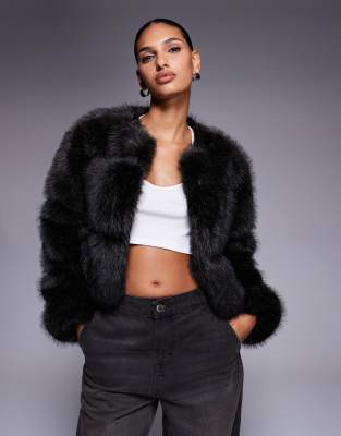 River Island - Cropped-Jacke aus Kunstpelz in Dunkelbraun mit Einsätzen-Brown
