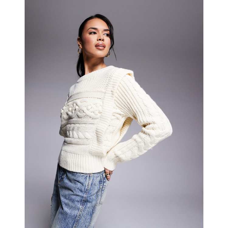 River Island – Cropped-Pullover in Creme mit Zopfmuster ASOS