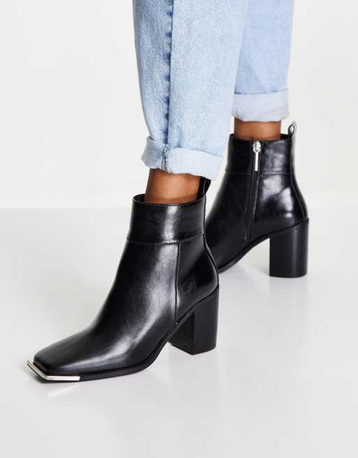 River Island – Czarne botki na obcasie z kwadratowymi metalowymi noskami