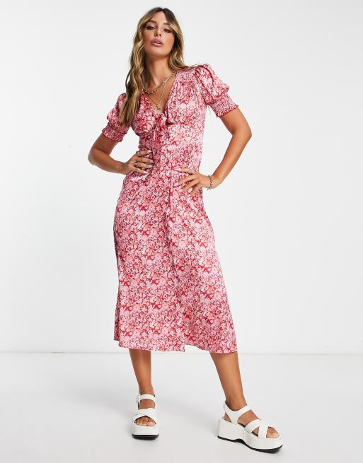 River Island – Czerwona sukienka midi z wiązaniem na przodzie i wzorem w drobne kwiaty