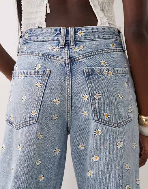 River Island daisy embroidered relaxed straight jean in midwash blue, 4 of 5