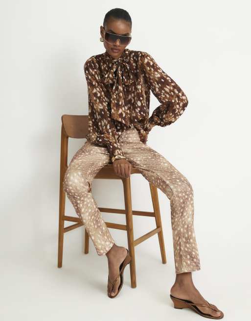 River Island Deer print cigarette jeans in beige, 2 of 4