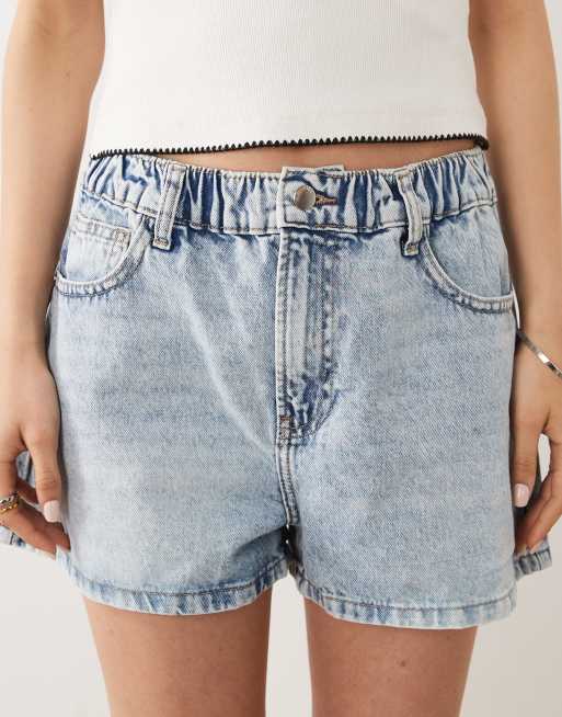 River Island denim elasticated waist shorts in light denim, 3 of 5