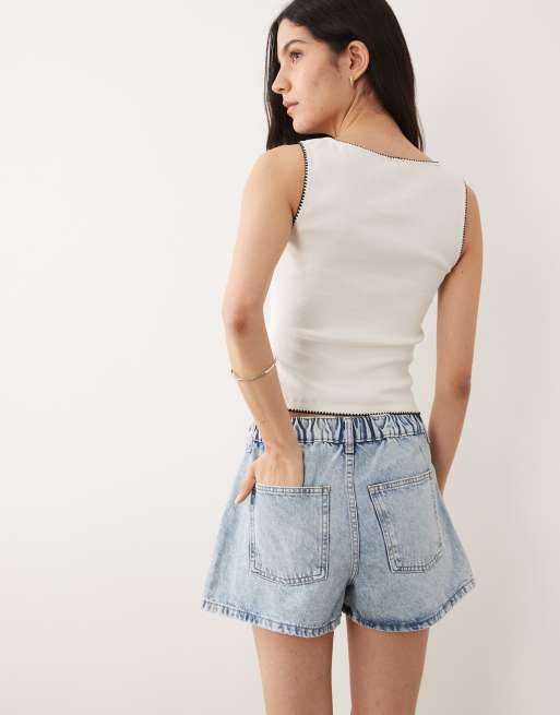 River Island denim elasticated waist shorts in light denim, 4 of 5
