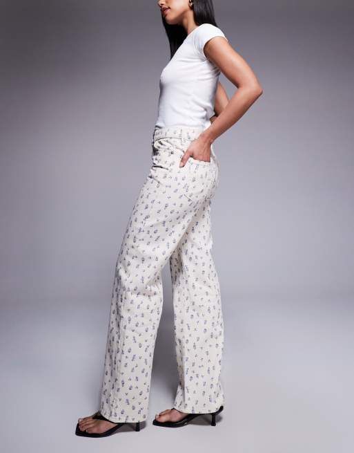 River Island ditsy floral relaxed straight jean in ecru, 3 of 5