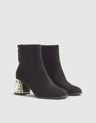  Embellished heel boots 
