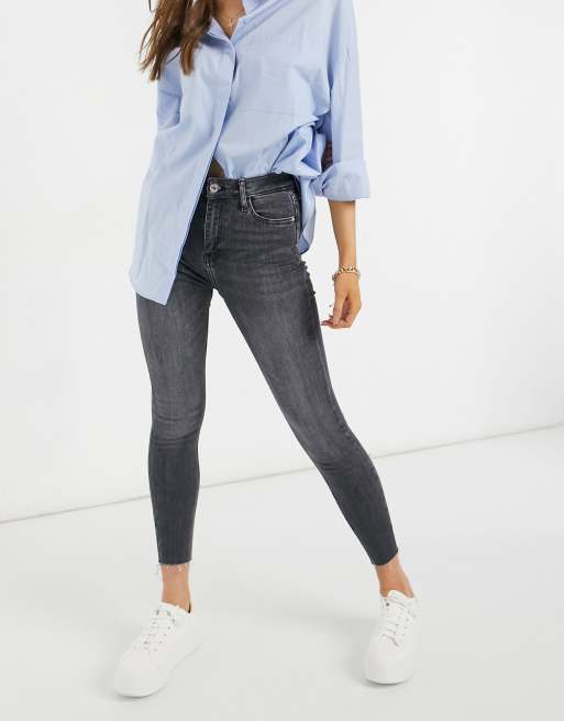 River Island – Eng geschnittene Jeans mit hohem Bund in Grau