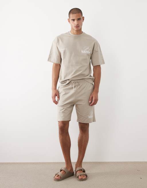 River Island - Ensemble t-shirt oversize coupe carrée à inscription et short - Taupe, 2 de 5