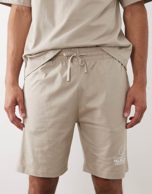 River Island - Ensemble t-shirt oversize coupe carrée à inscription et short - Taupe, 4 de 5