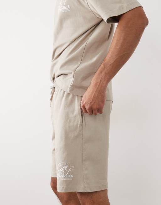 River Island - Ensemble t-shirt oversize coupe carrée à inscription et short - Taupe, 5 de 5