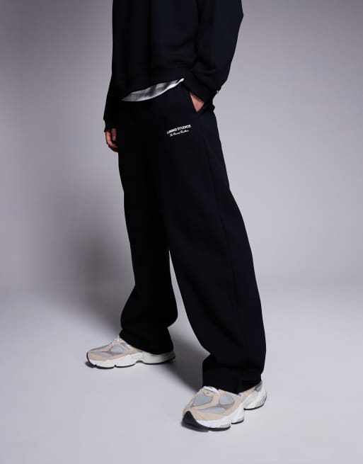 River Island essential relaxed fit trackies in black (part of a set), 2 of 5