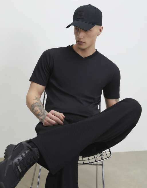 River Island Essential slim fit v neck t-shirt in black, 2 of 4