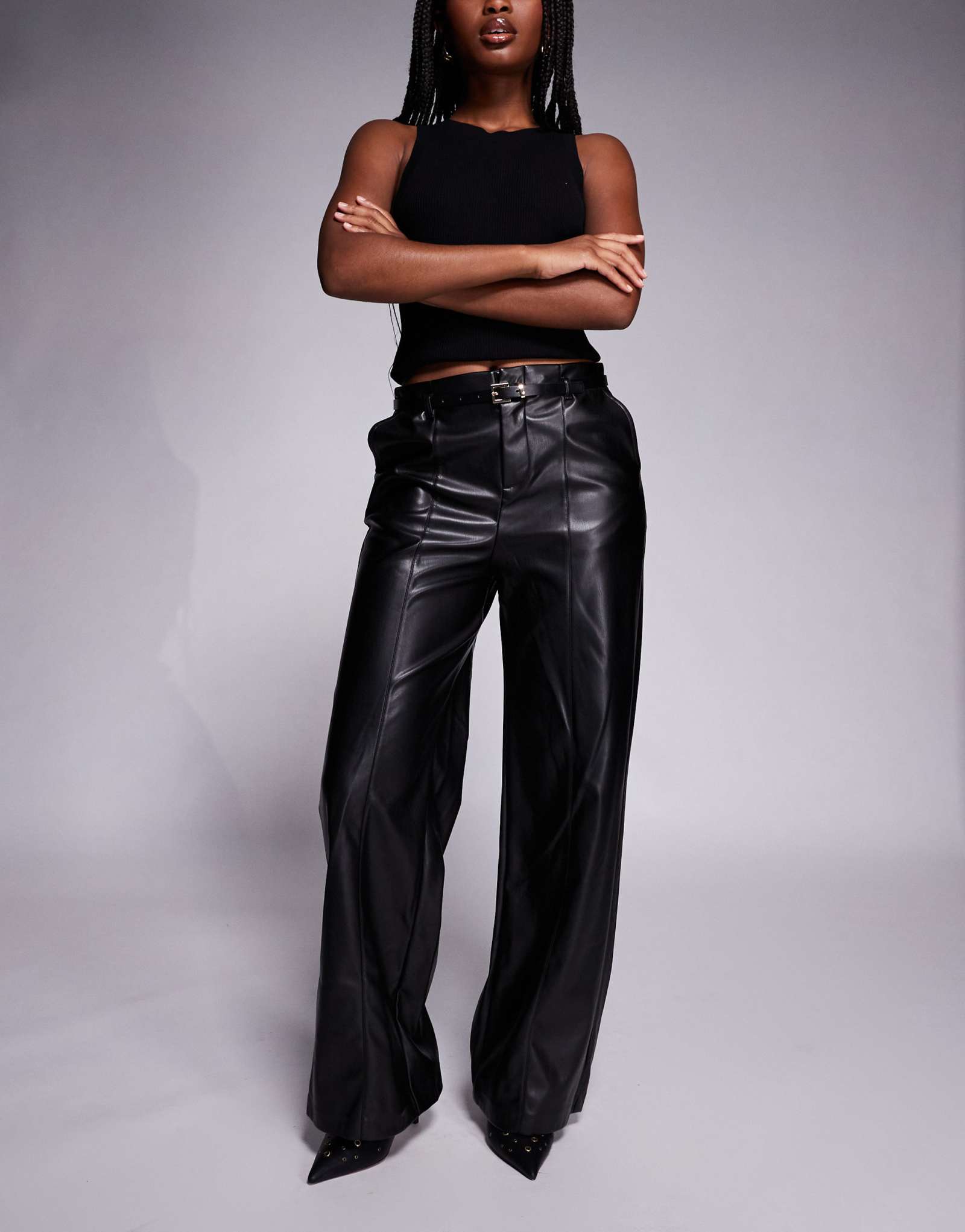 Широкие брюки черного цвета с поясом из искусственной кожи River Island