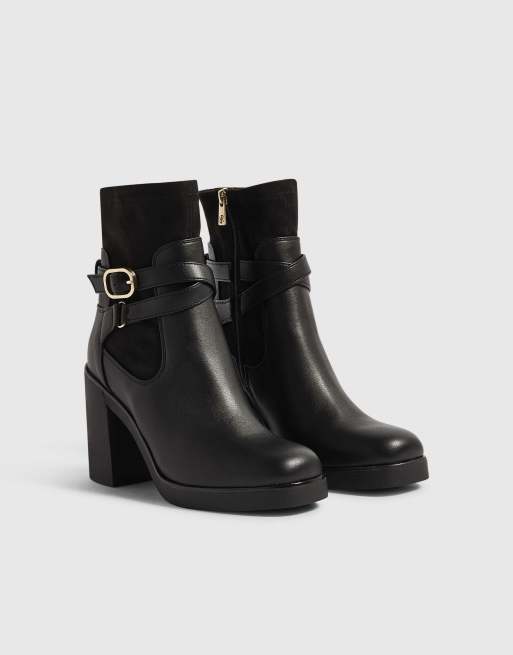 River Island Faux leather chunky buckle ankle boots in black, 2 of 4