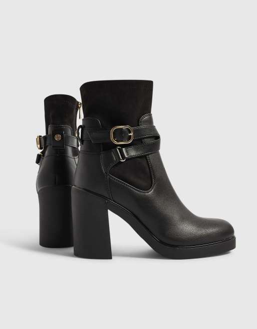 River Island Faux leather chunky buckle ankle boots in black, 3 of 4