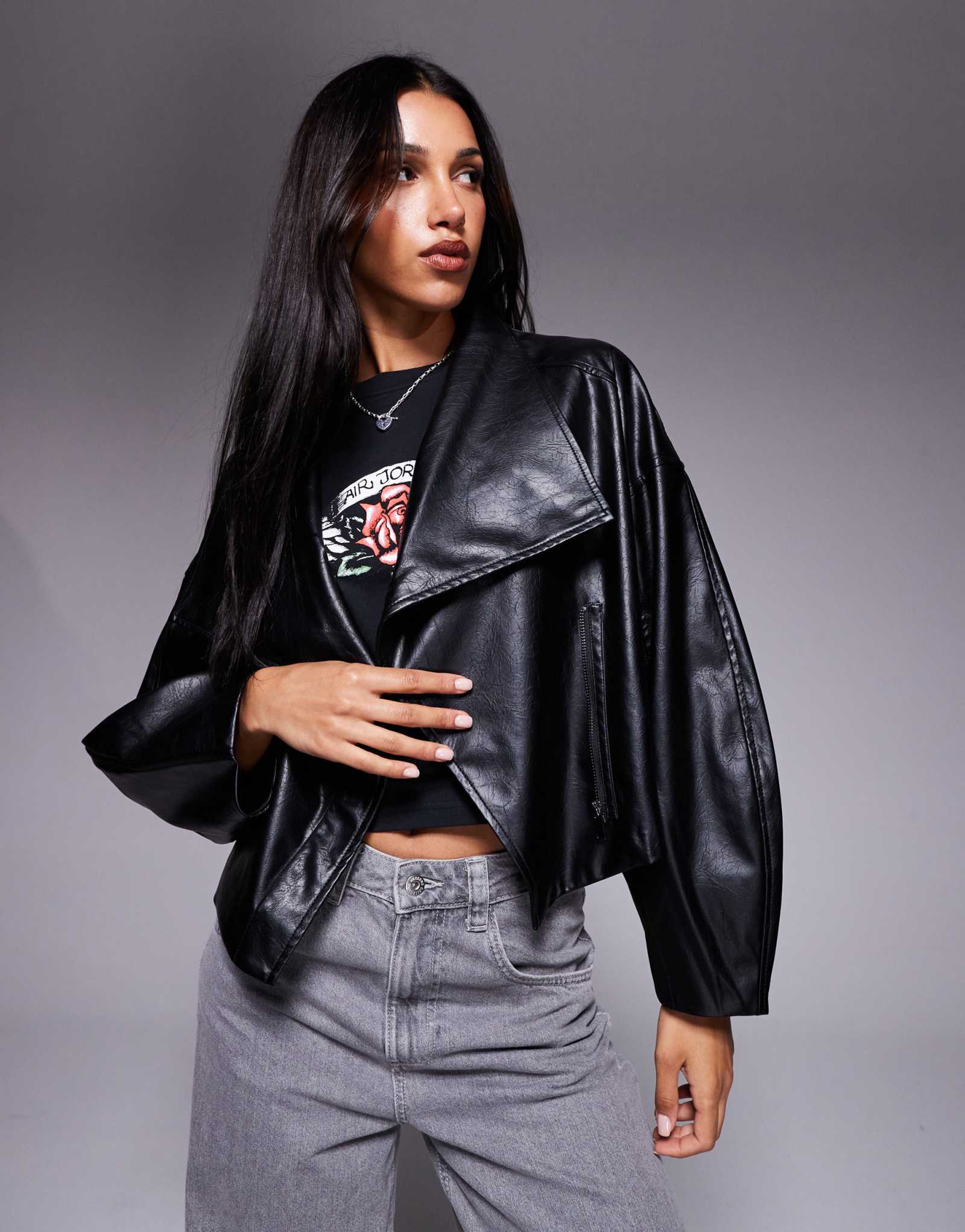 Укороченная байкерская куртка из искусственной кожи River Island черного цвета 