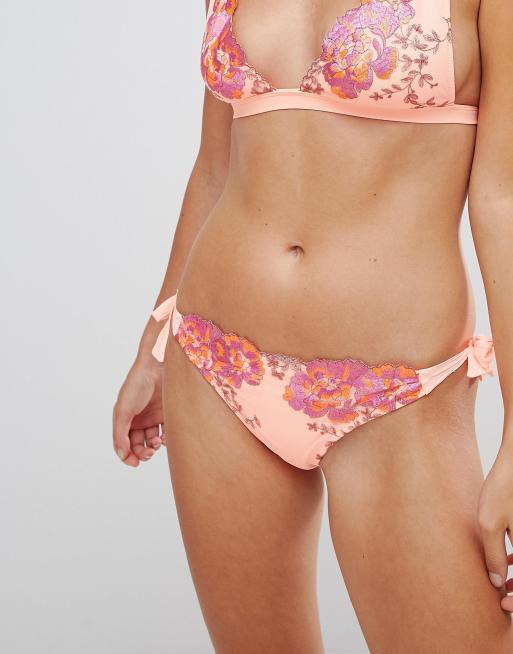 River Island – Figi od bikini z haftowanym wzorem wiązane po bokach, 3 z 4