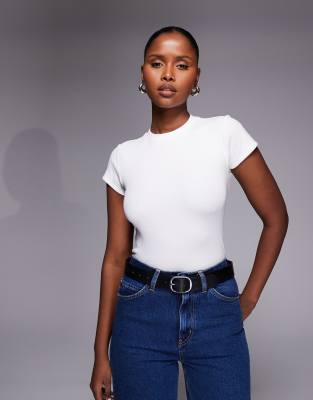 River Island - Figurbetontes T-Shirt mit Rippenstruktur in Weiß