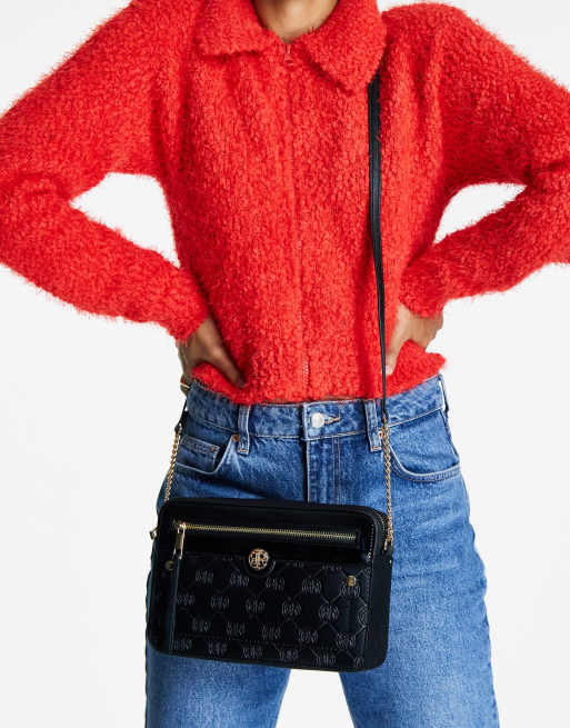 River Island - Firkantede crossbody-taske med prægning i sort