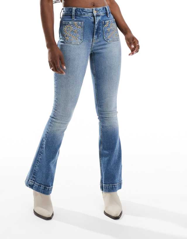 River Island - flare jean with embroidered pockets in midwash blue