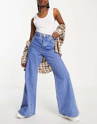 River Island - Flared jeans met wijde pijpen en inzetstukken in medium blauw