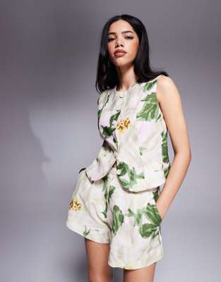 RIVER ISLAND FLORAL FLIPPY SHORTS 