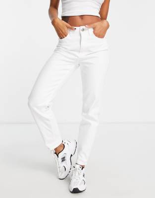 River Island - Formende Mom-Jeans in Weiß mit hohem Bund