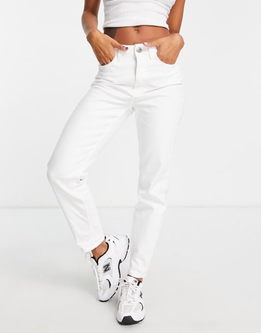 River Island – Formende Mom-Jeans in Weiß mit hohem Bund