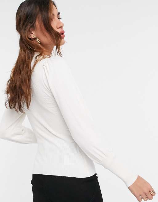 White neck outlet jumper