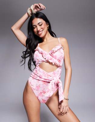 River Island - Geblümter Badeanzug in Hellrosa mit Wickeldesign und Lochstickerei