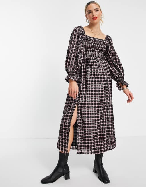 River Island – Gerafftes Midikleid in Rosa mit Karomuster und eckigem Ausschnitt