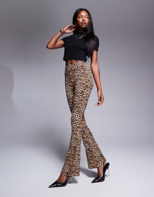 River Island - Gerippte, ausgestellte Leggings mit Leopardenmuster-Braun