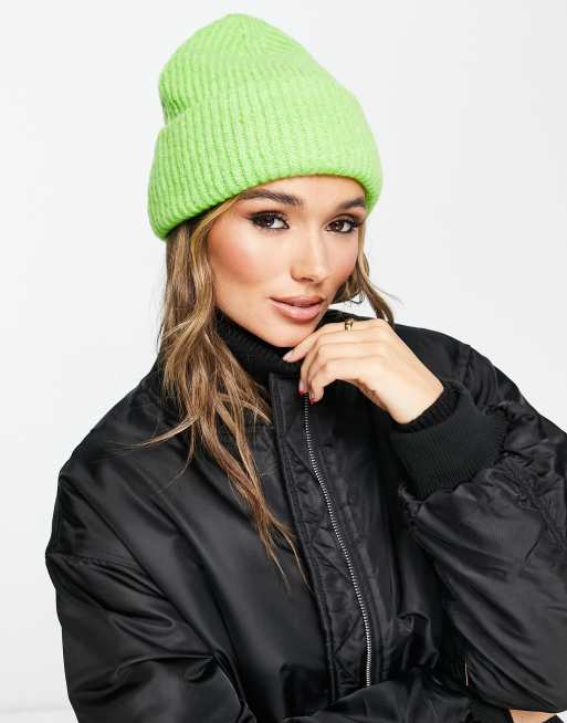 River Island – Gerippte Beanie in Grün