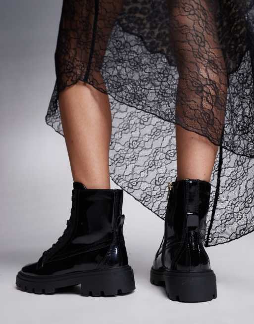 River Island – Geschnürte Ankle-Boots in schwarzer Lackoptik ASOS