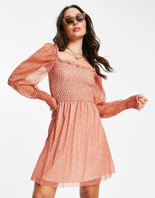 River Island - Gesmokte mini-jurk van mesh met fijne rode bloemenprint