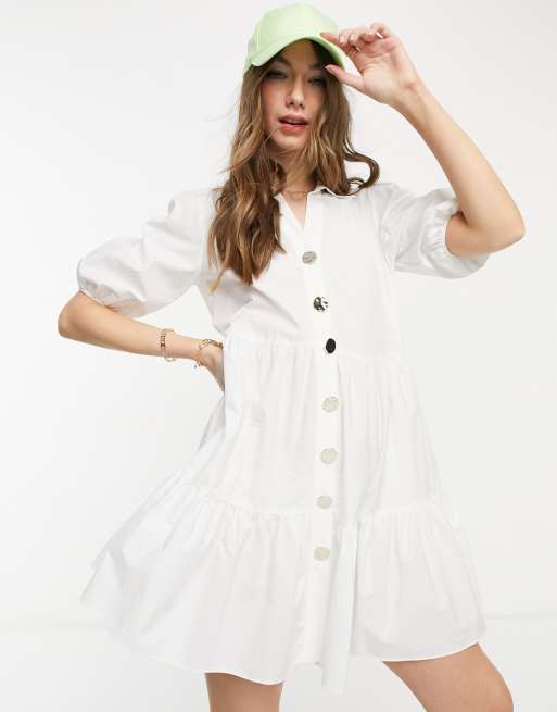 River Island – Gesmoktes Mini-Hemdkleid im Hänger-Stil in Weiß mit voluminösen Ärmeln