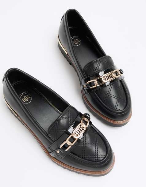 River Island – Gesteppte Loafer in Schwarz mit Kettendetail, weite Passform - view 1