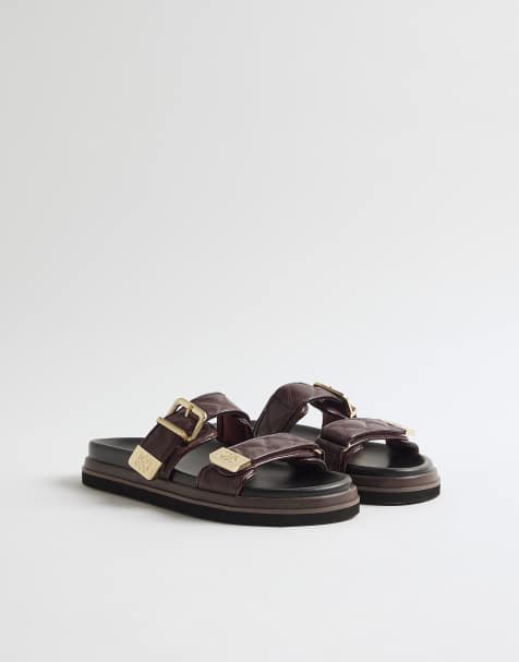 River Island – Gesteppte Sandalen in Burgunderrot mit zwei Riemen und Fußbett - view 1