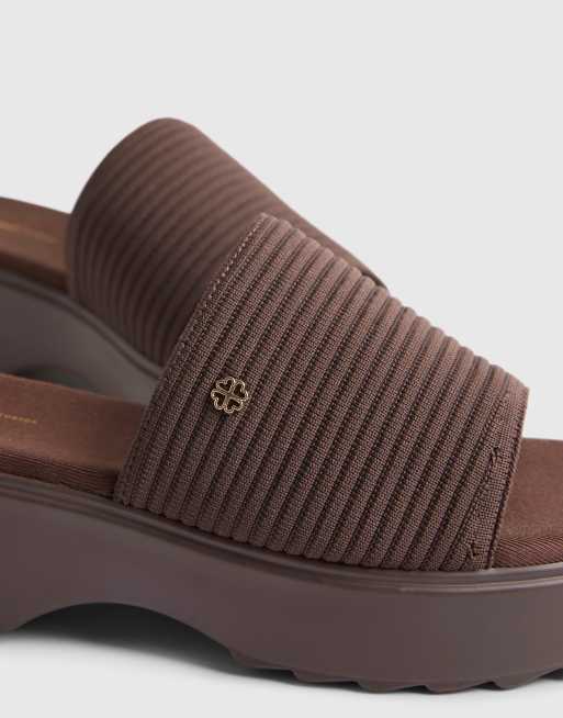River Island – Gestrickte Mule-Sandalen in Dunkelbraun mit flacher Plateausohle, 4 von 4