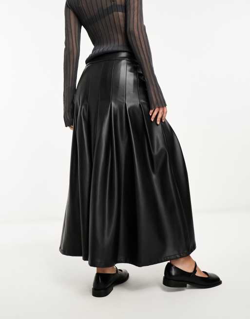 River Island - Gonna midi a pieghe in pelle sintetica nera con cintura, 3 di 4
