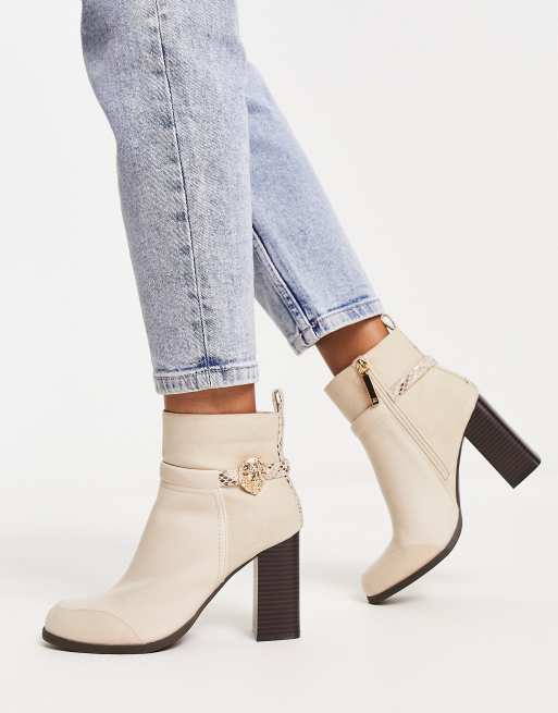 River Island – Gräddvita ankelboots med klackar och metalldetalj