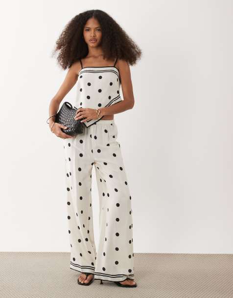 River Island – Gräddvitt, prickigt set med vida byxor och topp med scarffåll - view 1