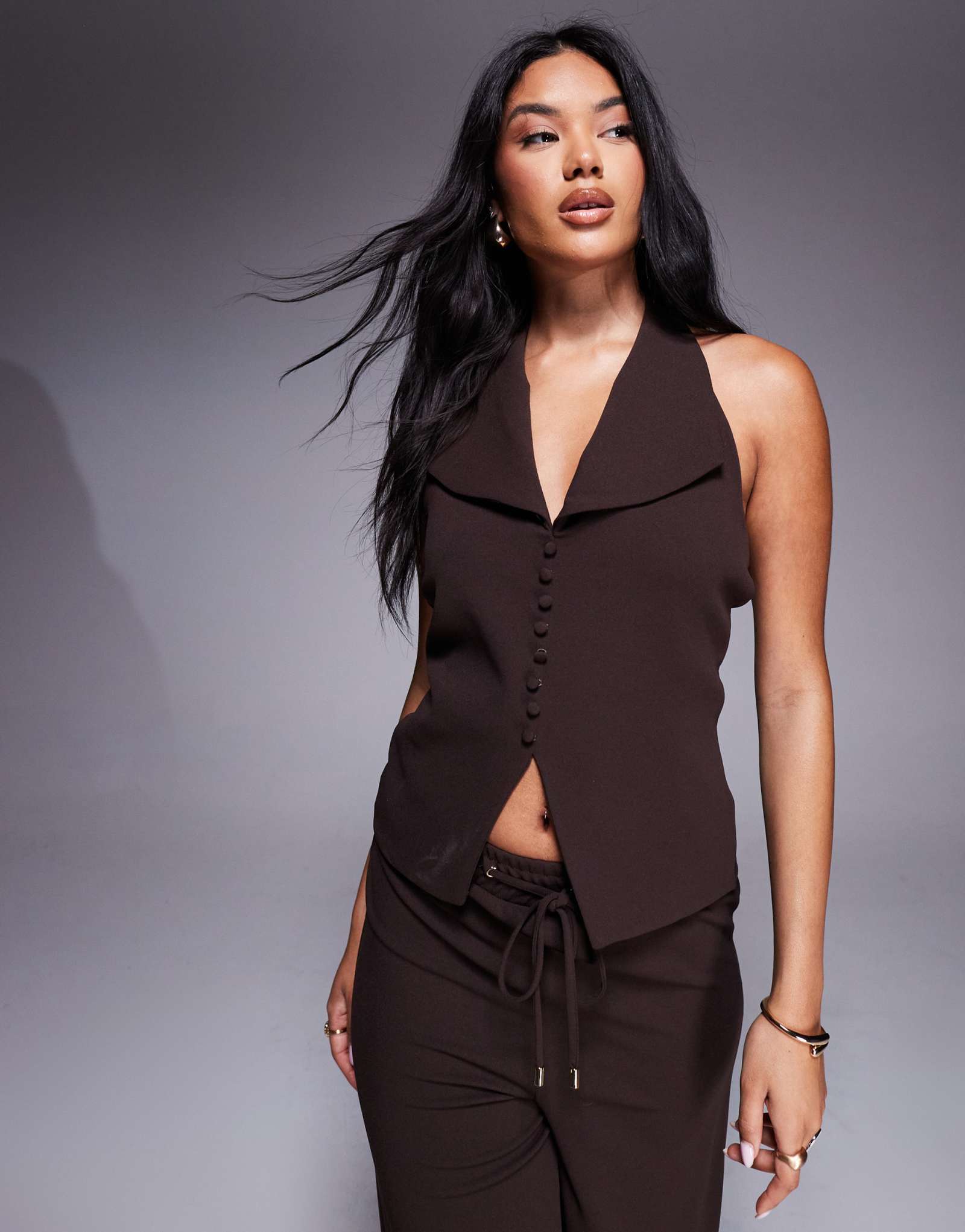 Жилет с высоким воротом от River Island темно-коричневого цвета