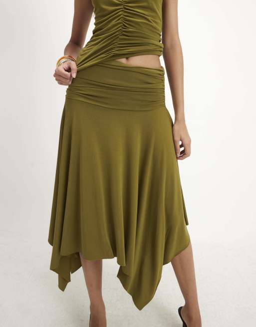 River Island Hanky hem midi skirt in green , 2 of 4