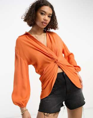 River Island - Hemdbluse in Orange mit verdrehter Vorderseite-Kupfer