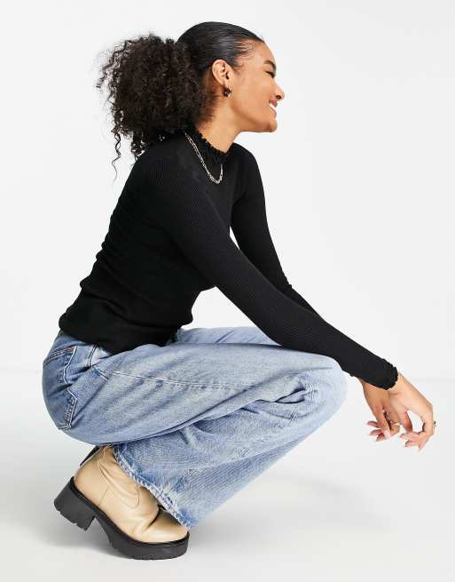 River Island - Højhalset trøje med flæser i sort i slim fit 