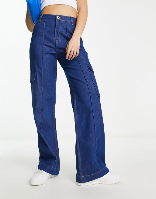 River Island - Højtaljede jeans med vide ben og cargo-lommer i mellemblå vask, 4 af 5